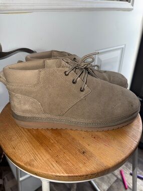 Koolaburra Women's Suede Chukka Boots in Taupe